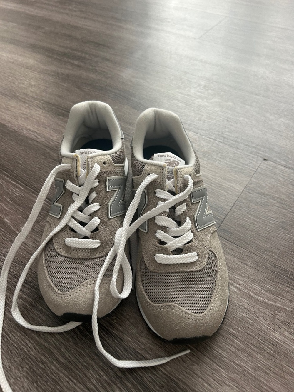 Neutral sneaker
